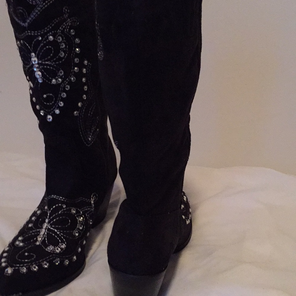 Boots - Picture 3 of 4